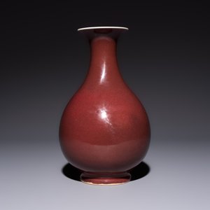 A Chinese copper-red-glazed 'Yuhuchunping' vase, Qianlong mark and of the period — 照片 4