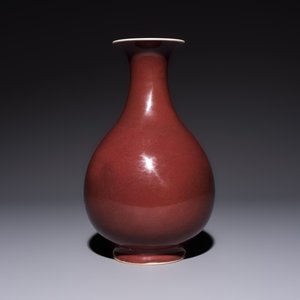 A Chinese copper-red-glazed 'Yuhuchunping' vase, Qianlong mark and of the period — 照片 5
