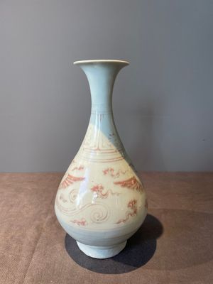 A Chinese copper-red 'yuhuchunping' 'phoenix' vase, Yuan/Ming — foto 1