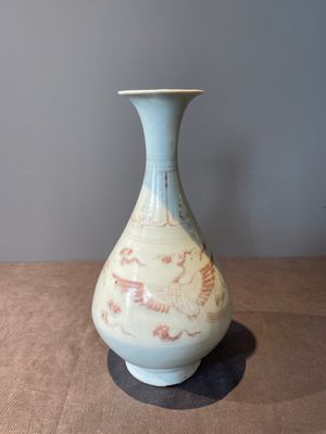 A Chinese copper-red 'yuhuchunping' 'phoenix' vase, Yuan/Ming — foto 2