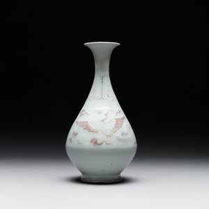 A Chinese copper-red 'yuhuchunping' 'phoenix' vase, Yuan/Ming — foto 1