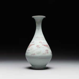 A Chinese copper-red 'yuhuchunping' 'phoenix' vase, Yuan/Ming — foto 2