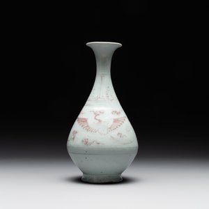 A Chinese copper-red 'yuhuchunping' 'phoenix' vase, Yuan/Ming — foto 3