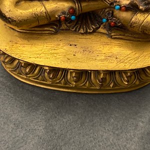 A Chinese coral- and turquoise-inlaid gilt bronze figure of Buddha Amitayus, 18/19th C. — photo 13