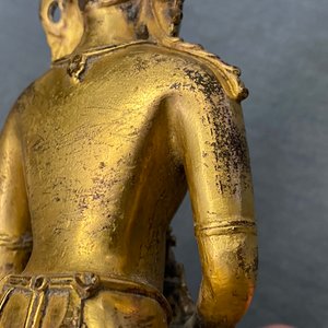 A Chinese coral- and turquoise-inlaid gilt bronze figure of Buddha Amitayus, 18/19th C. — photo 16