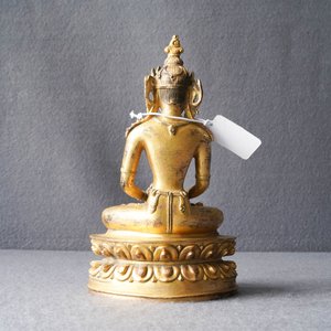 A Chinese coral- and turquoise-inlaid gilt bronze figure of Buddha Amitayus, 18/19th C. — photo 20