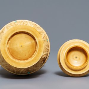 A Chinese coral and turquoise-inlaid ivory vase and cover, 1st half 20th C. — 照片 5