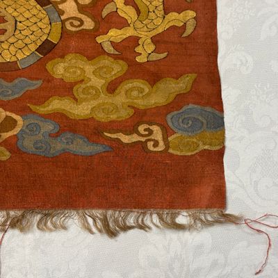 A Chinese coral-ground kesi 'Dragons' panel — photo 14