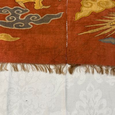 A Chinese coral-ground kesi 'Dragons' panel — photo 16