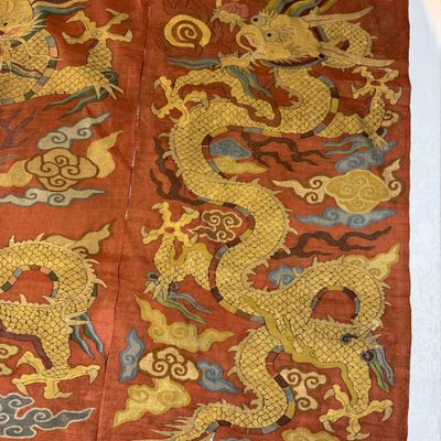 A Chinese coral-ground kesi 'Dragons' panel — photo 25