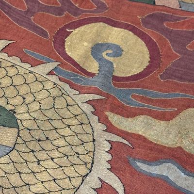 A Chinese coral-ground kesi 'Dragons' panel — photo 27