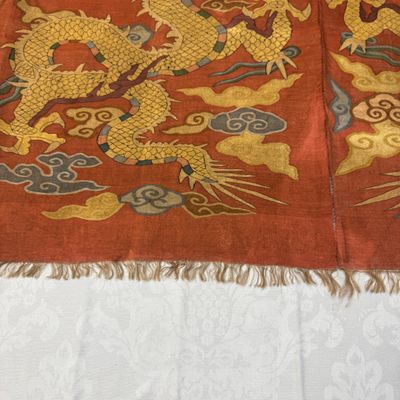 A Chinese coral-ground kesi 'Dragons' panel — photo 4