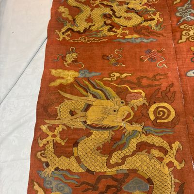 A Chinese coral-ground kesi 'Dragons' panel — photo 6