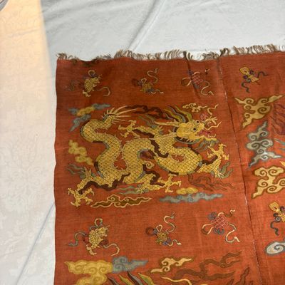 A Chinese coral-ground kesi 'Dragons' panel — photo 8