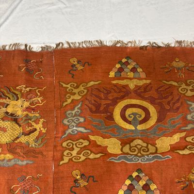 A Chinese coral-ground kesi 'Dragons' panel — photo 9