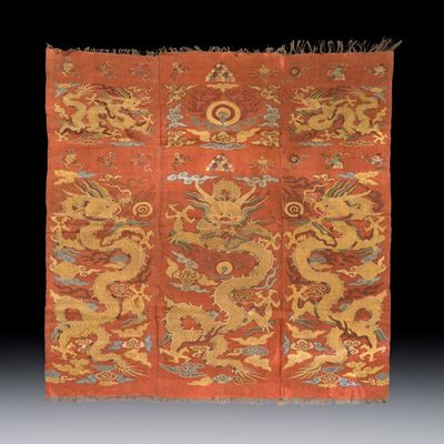 A Chinese coral-ground kesi 'Dragons' panel, 19/20th C.