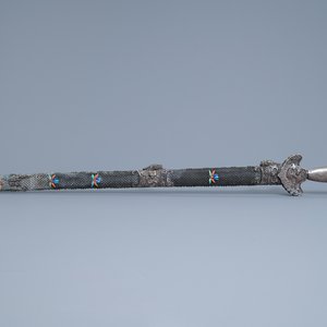 A Chinese coral-, lapis lazuli- and turquoise-inlaid silver sword, 19th C. — 照片 2