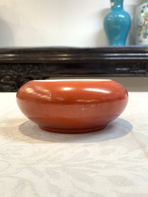 A Chinese coral-red-glazed blue, white and copper-red 'goldfish' brush washer, 20th C. — 照片 2