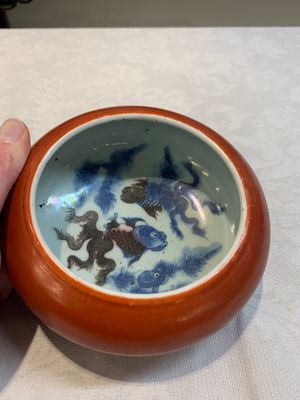 A Chinese coral-red-glazed blue, white and copper-red 'goldfish' brush washer, 20th C. — 照片 7