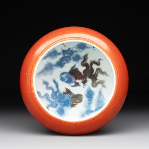 A Chinese coral-red-glazed blue, white and copper-red 'goldfish' brush washer, 20th C. — 照片 2