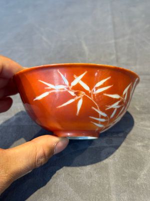 A Chinese coral-red-glazed bowl with reverse-decorated bamboo design, Xuantong mark and of the period — 照片 2