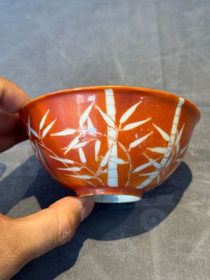A Chinese coral-red-glazed bowl with reverse-decorated bamboo design, Xuantong mark and of the period — 照片 3