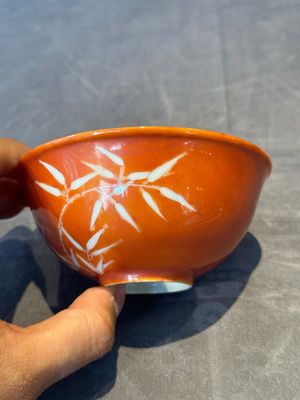 A Chinese coral-red-glazed bowl with reverse-decorated bamboo design, Xuantong mark and of the period — 照片 5