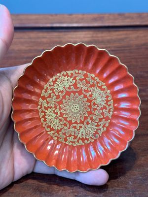 A Chinese coral-red-glazed gilt-decorated 'lotus scroll' saucer, Jiaqing mark, Republic — photo 1
