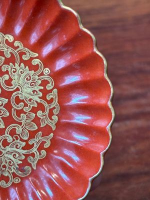 A Chinese coral-red-glazed gilt-decorated 'lotus scroll' saucer, Jiaqing mark, Republic — photo 3