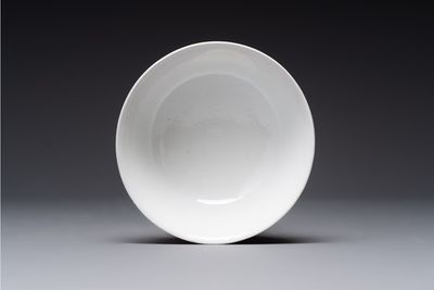 A Chinese coral-red-ground famille rose square bowl and a sgraffito-ruby-ground bowl, Qianlong and Tongzhi mark, 19/20th C. — photo 6