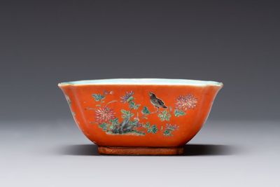 A Chinese coral-red-ground famille rose square bowl and a sgraffito-ruby-ground bowl, Qianlong and Tongzhi mark, 19/20th C. — photo 10