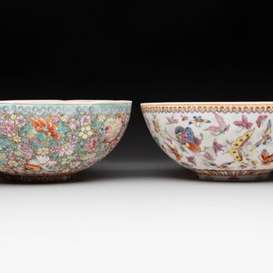 A Chinese coral red-ground vase, a famille rose eggshell vase and two bowls, Qianlong mark, 20th C. — 照片 5