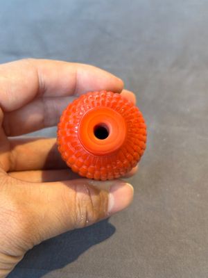 A Chinese coral-red Peking glass snuff bottle imitating a basket, 19th C. — photo 6