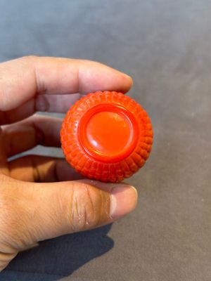 A Chinese coral-red Peking glass snuff bottle imitating a basket, 19th C. — photo 7