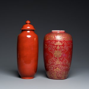 A Chinese coral-red vase with cover and a gilt-decorated sang de boeuf-glazed vase, 19/20th C. — 照片 4