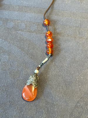 A Chinese court necklace with amber, precious stones and jade beads and an octagonal moulded gourd waterpot, Daoguang mark, 19/20th C. — 照片 4