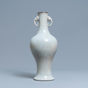 A Chinese crackle-glazed elephant head-handled vase, 18/19th C. — photo 3