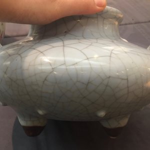A Chinese crackle glazed tripod censer of fish basket form, Qianlong sealmark and poss. of the period — 照片 14
