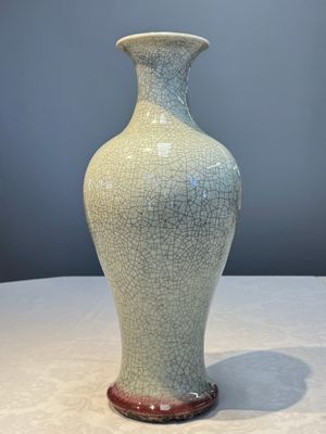 A Chinese crackle-glazed vase, 19th C. — photo 3