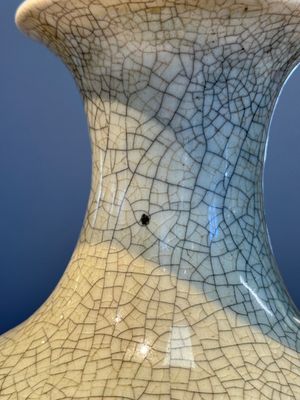 A Chinese crackle-glazed vase, 19th C. — photo 5