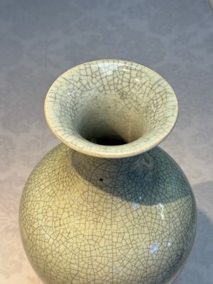 A Chinese crackle-glazed vase, 19th C. — photo 7