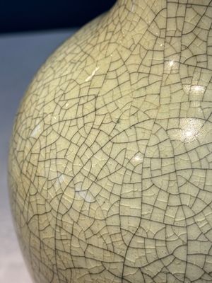 A Chinese crackle-glazed vase, 19th C. — photo 10