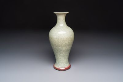 A Chinese crackle-glazed vase, 19th C.
