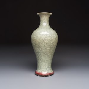 A Chinese crackle-glazed vase, 19th C. — photo 3