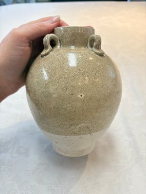 A Chinese crackle-glazed vase and a cream-glazed kendi, Tang/Song — foto 1