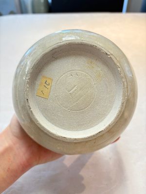 A Chinese crackle-glazed vase and a cream-glazed kendi, Tang/Song — foto 12