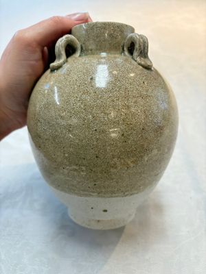 A Chinese crackle-glazed vase and a cream-glazed kendi, Tang/Song — foto 4