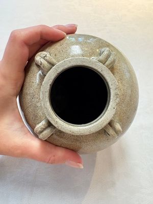 A Chinese crackle-glazed vase and a cream-glazed kendi, Tang/Song — foto 5