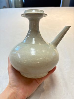 A Chinese crackle-glazed vase and a cream-glazed kendi, Tang/Song — foto 7