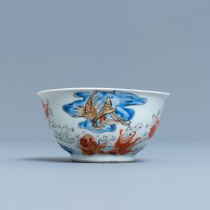 A Chinese 'crane and carps' cup and saucer, Yongzheng — 照片 4